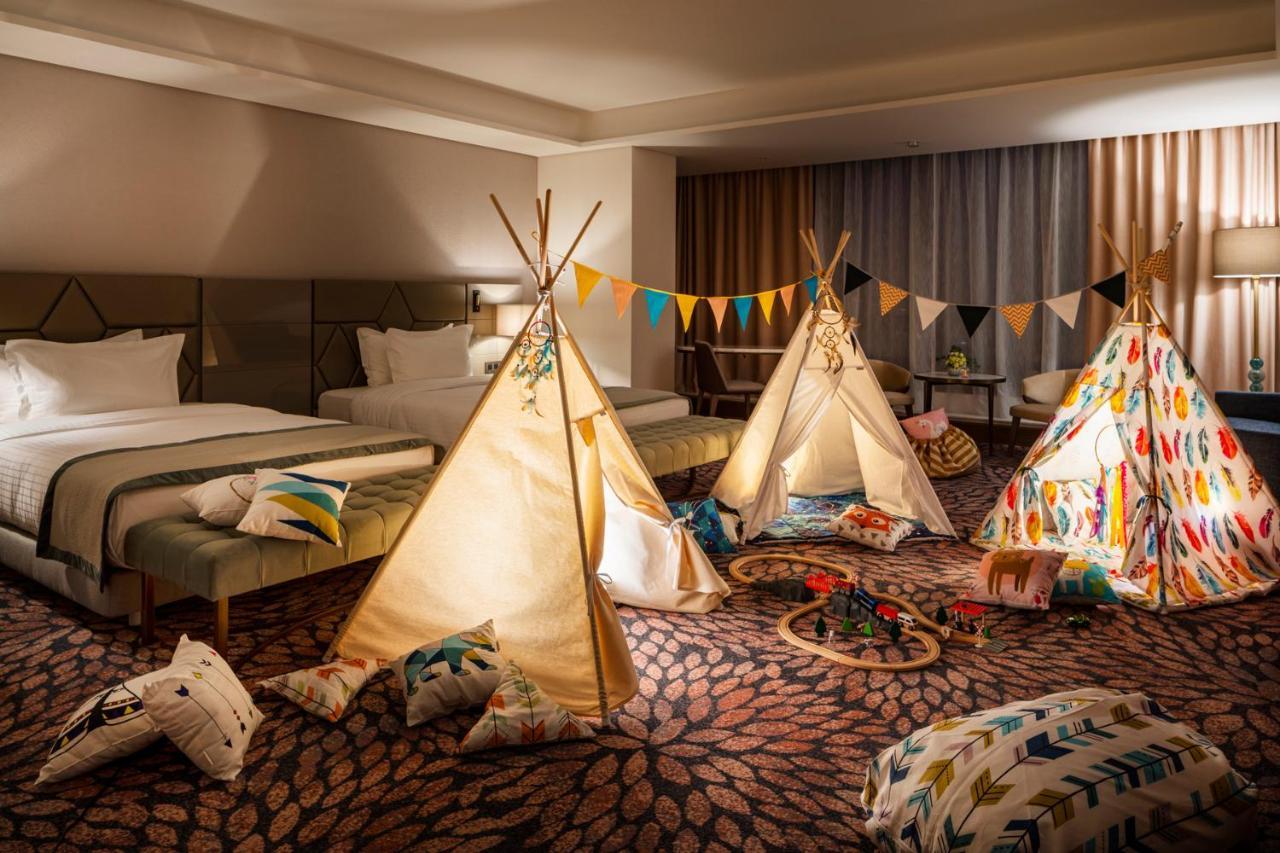 Grand Hotel Millennium صوفيا المظهر الخارجي الصورة Family room at the Conrad Hong Kong
