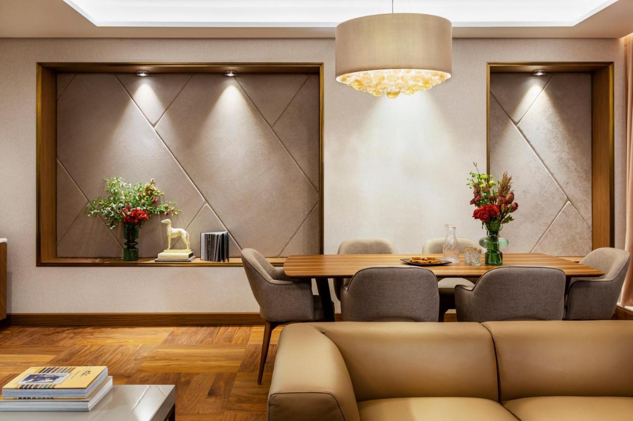 Grand Hotel Millennium صوفيا المظهر الخارجي الصورة A living room with a dining table
