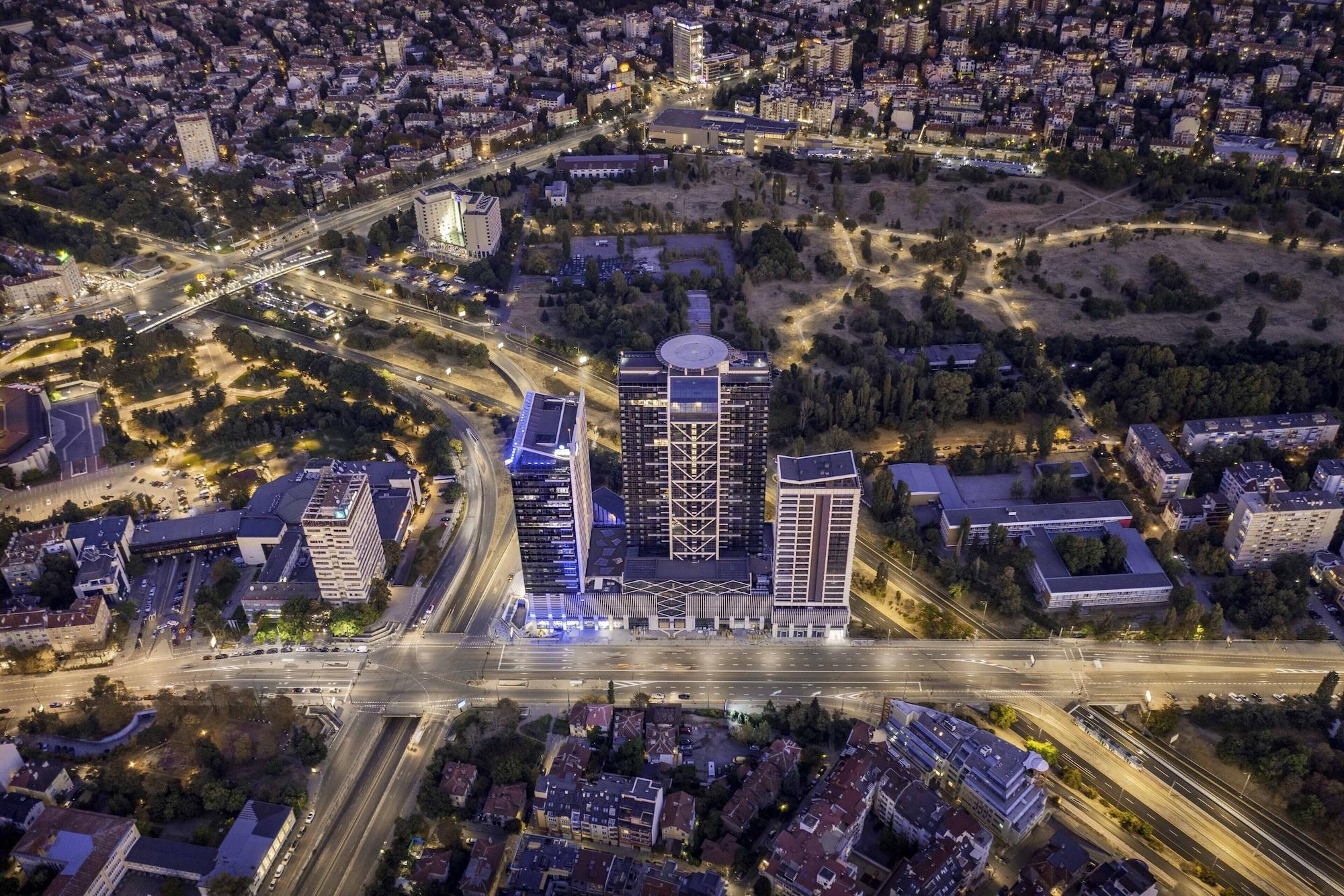 Grand Hotel Millennium صوفيا المظهر الخارجي الصورة The complex at night