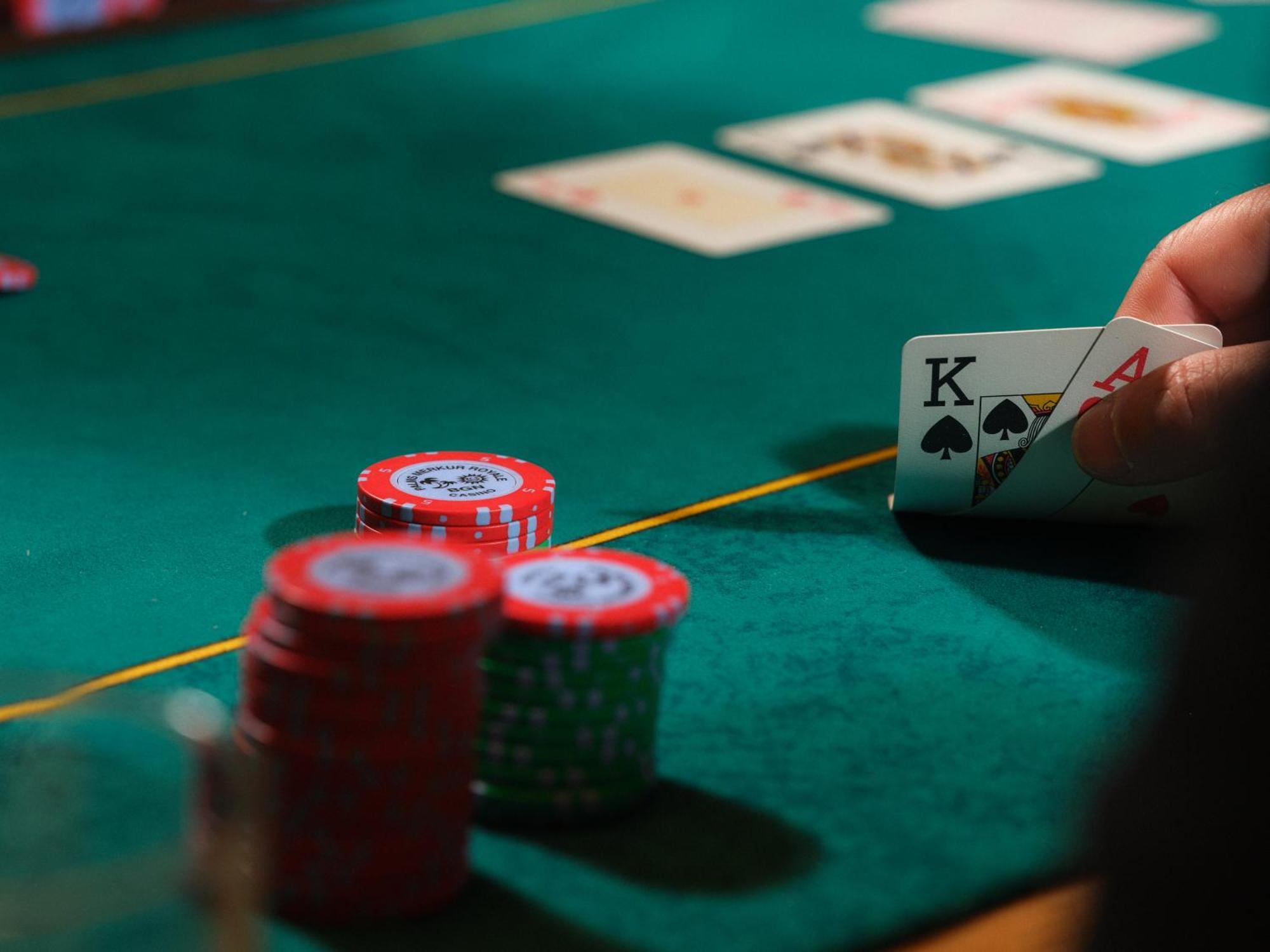 Grand Hotel Millennium صوفيا المظهر الخارجي الصورة A player checking in Texas hold 'em